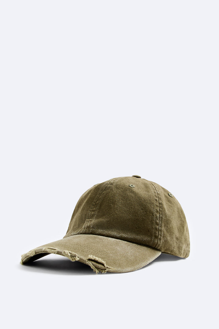 Casquette déchirée lavée