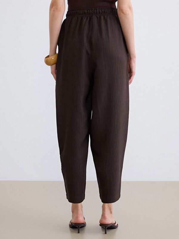 Moudda LC Waikiki - Pantalon fin en tissu pour Femme couleur Marron foncé - Tunisie 4
