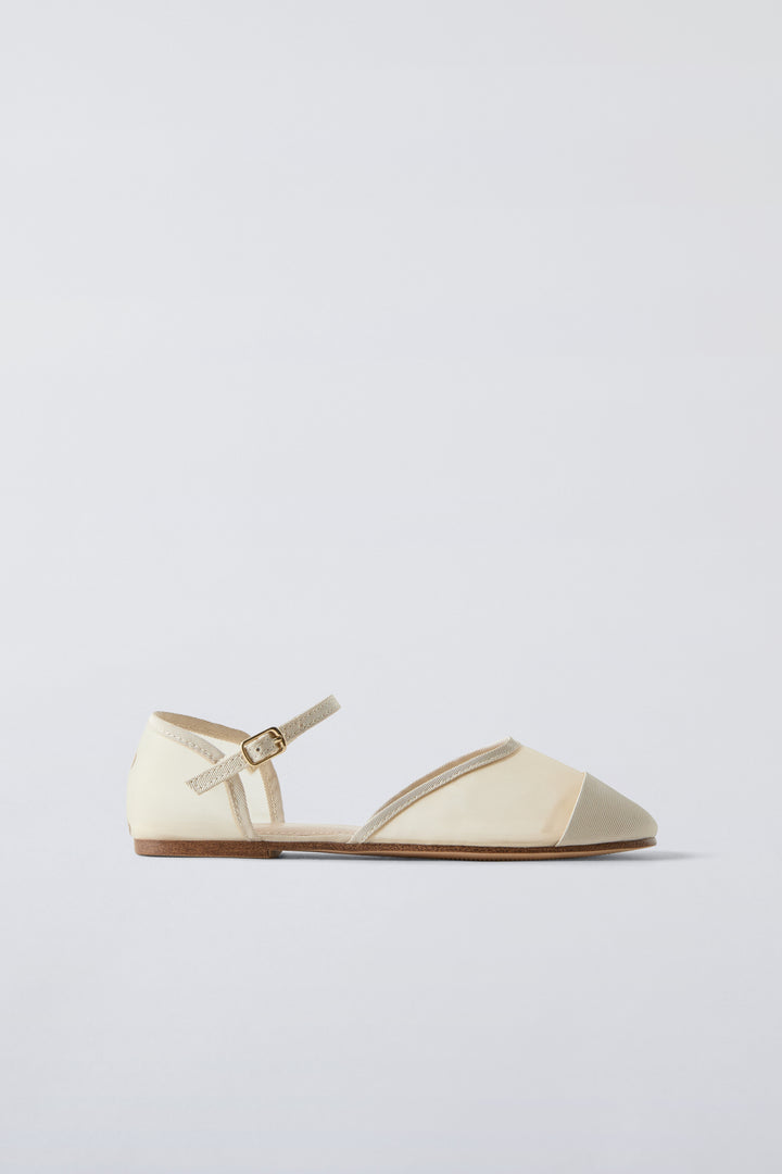 Chaussure transparente à bout fermé