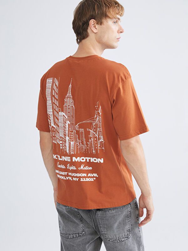 Moudda LC Waikiki - T-shirt imprimé en jersey manches courtes Homme Orange brûlée - Tunisie 1