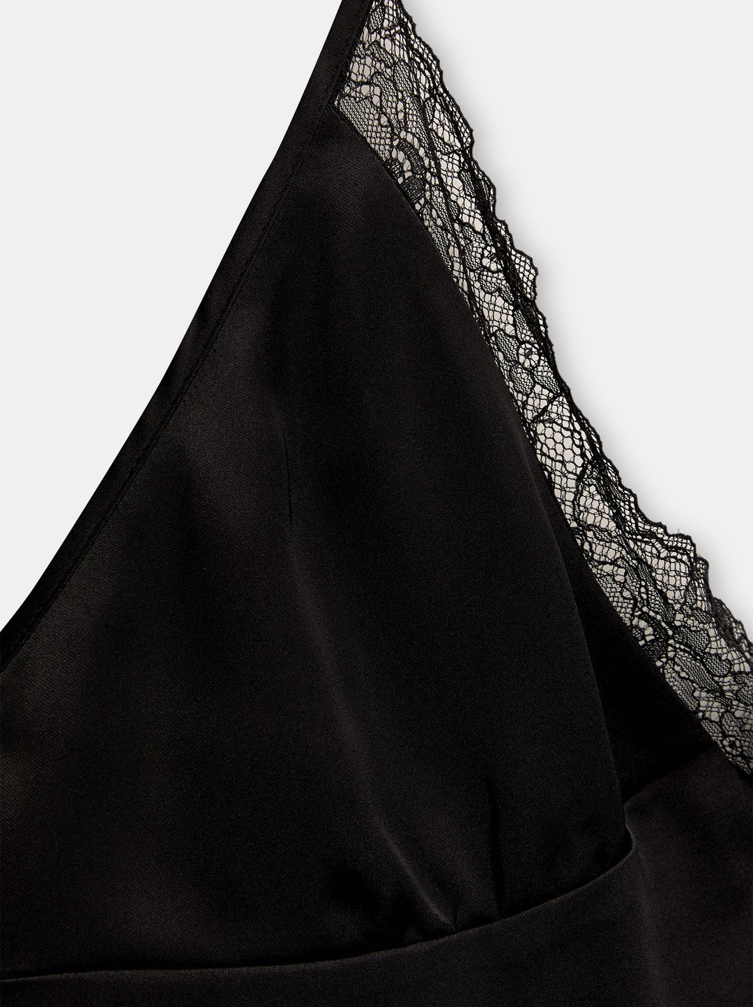 Moudda PULL & BEAR - Robe Mini Satin Dentelle - Tunisie 2