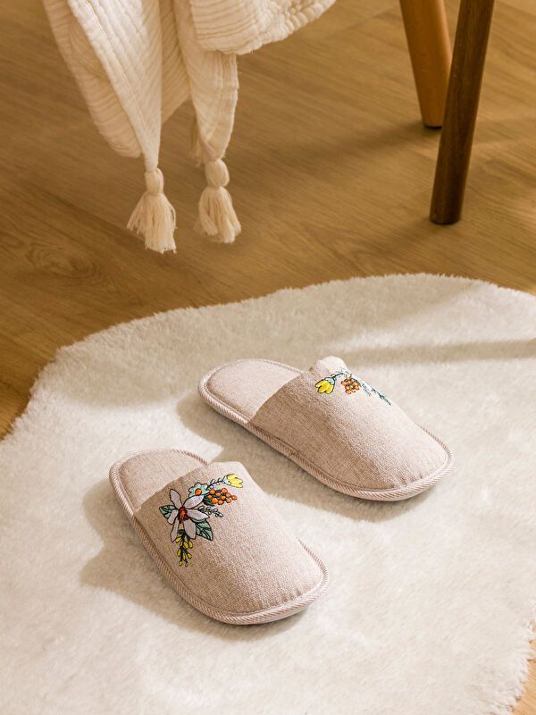 Moudda LC Waikiki - Pantoufles maison Femme Beige - Tunisie 1