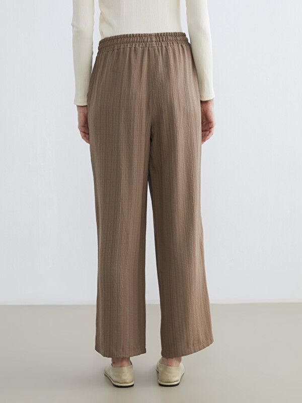 Moudda LC Waikiki - Pantalon léger en tissu pour Femme couleur Marron clair - Tunisie 4