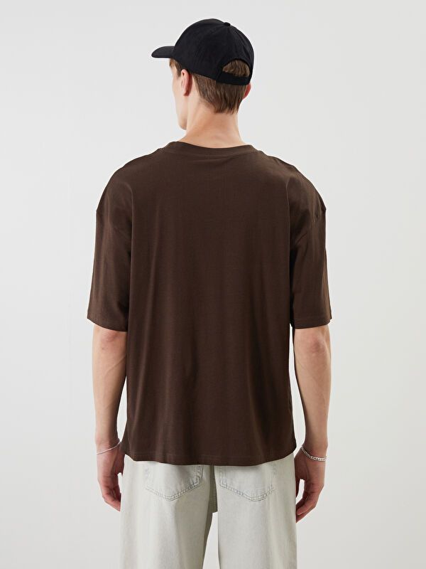 Moudda LC Waikiki - T-shirt imprimé en jersey manches courtes Homme Brun foncé - Tunisie 4