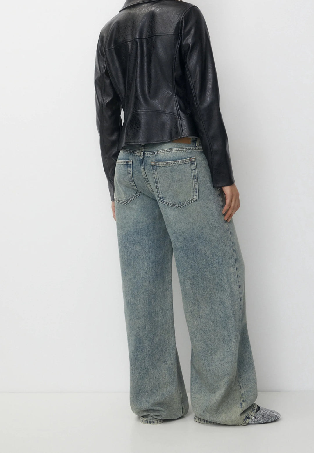 Veste en cuir synthétique verni noir