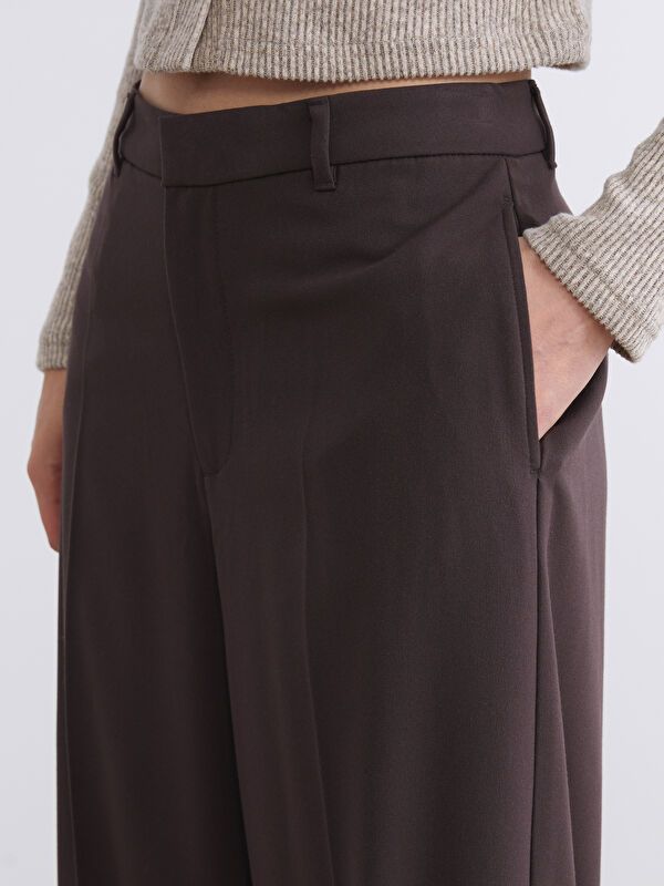 Moudda LC Waikiki - Pantalon tissé moyen Femme Brun foncé - Tunisie 3