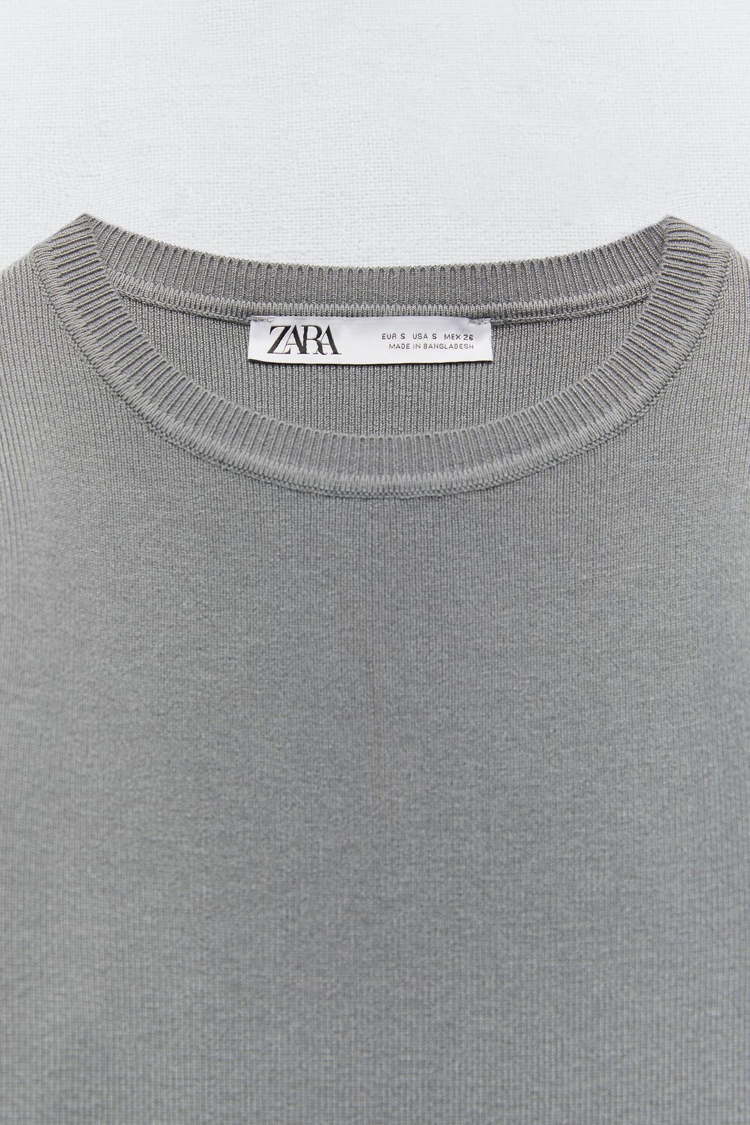 https://static.zara.net/photos/2022/I/0/1/p/3519/202/809/2/3519202809_6_3_1.jpg?ts=1669903131603